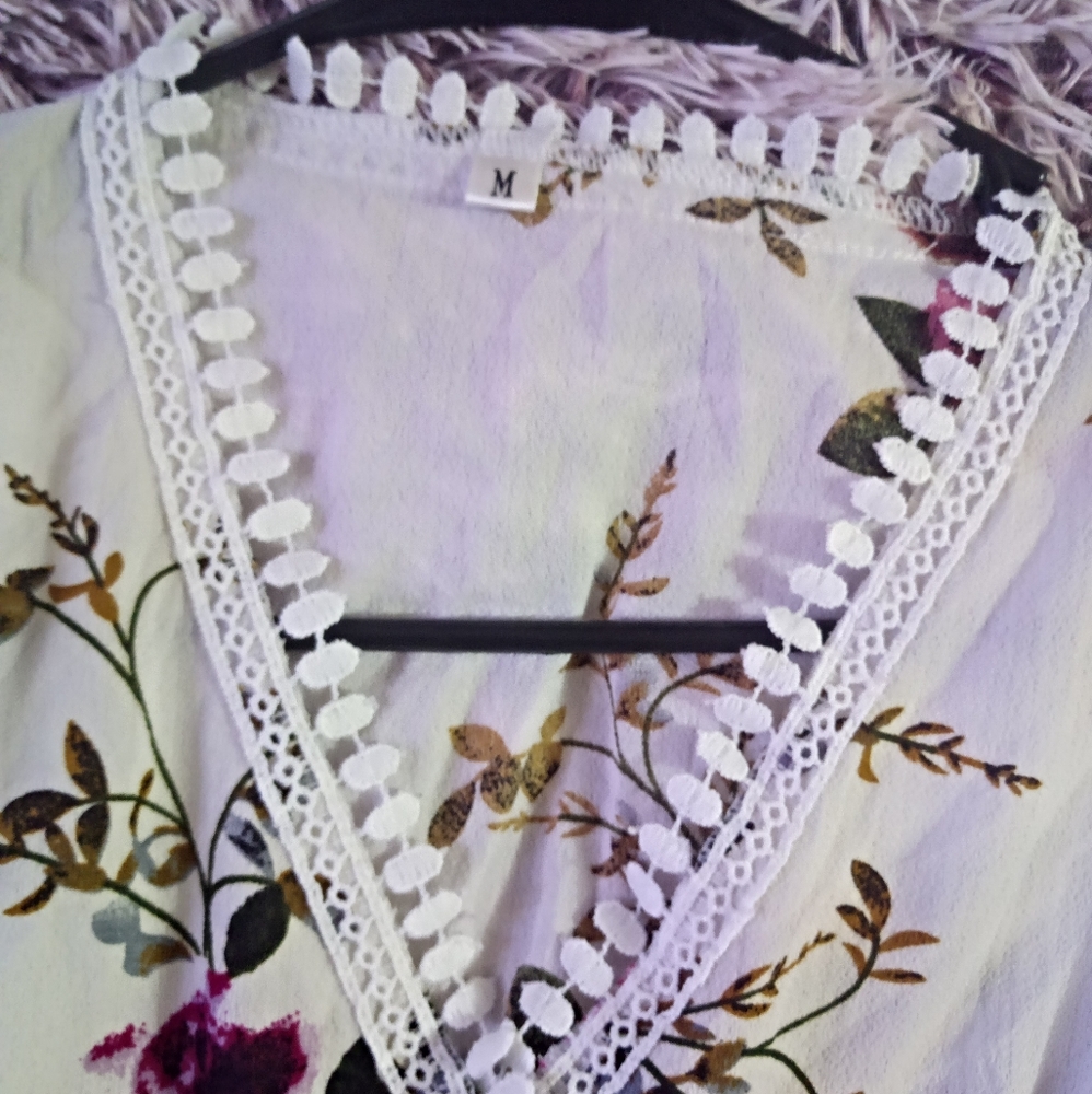 blouse with long sleeve flowers - Picture 5 of 5